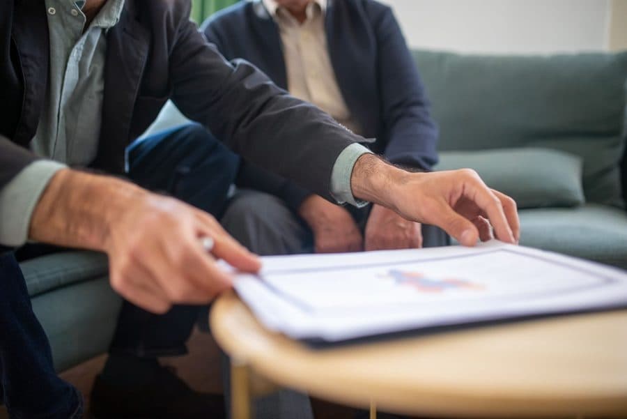 Vérification d'un contrat d'assurance avant travaux